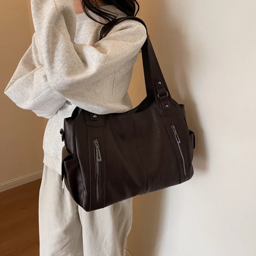 Stylish leather shoulder bag with zipper