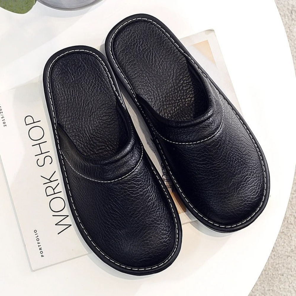 Chaussons fermés en cuir pour homme, à enfiler