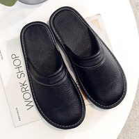 Chaussons fermés en cuir pour homme, à enfiler