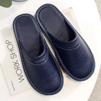 Chaussons fermés en cuir pour homme, à enfiler