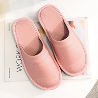Chaussons fermés en cuir pour homme, à enfiler