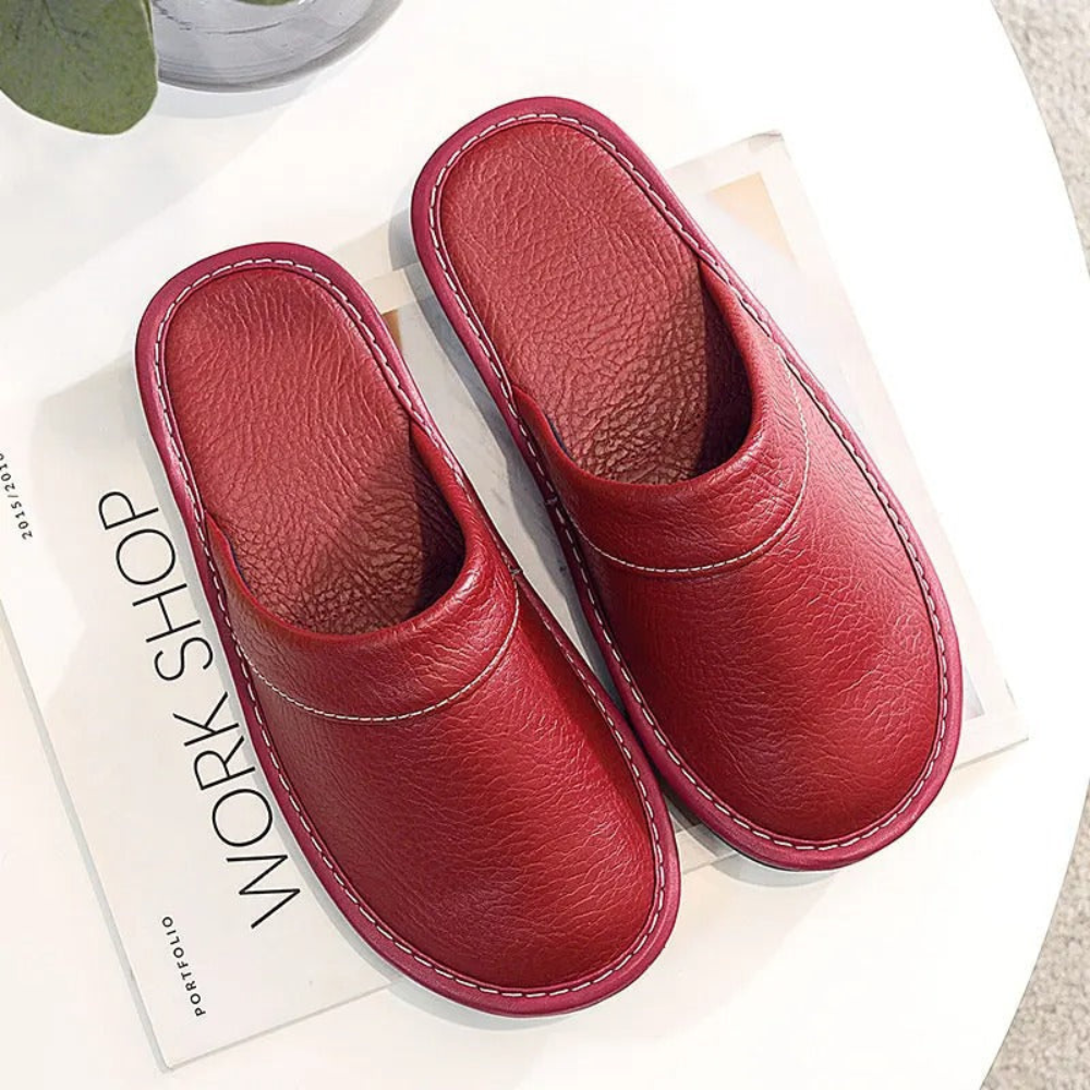 Chaussons fermés en cuir pour homme, à enfiler
