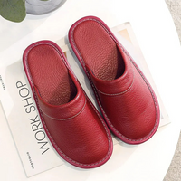 Chaussons fermés en cuir pour homme, à enfiler
