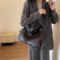 Stylish leather shoulder bag with zipper