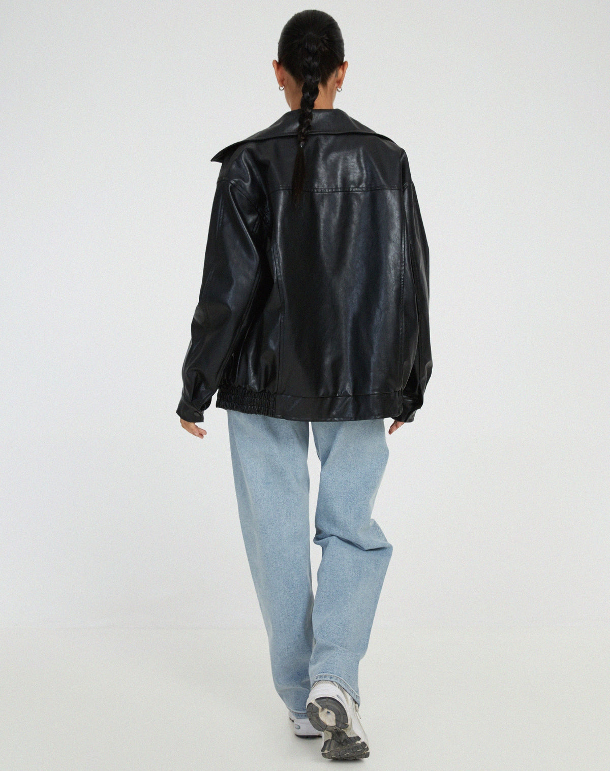 Giacca oversize da donna in pelle con cerniera