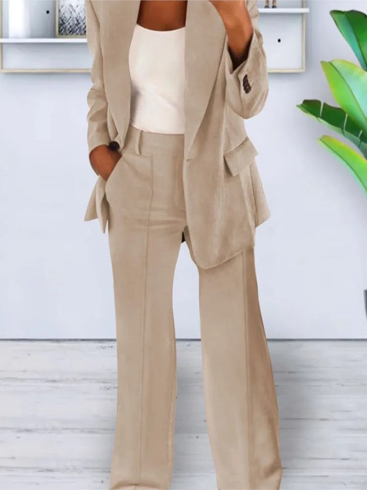 Costume élégant pour femme avec pantalon large