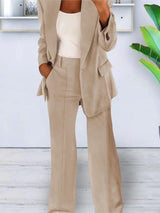 Costume élégant pour femme avec pantalon large