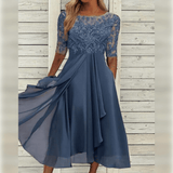 Robe midi en dentelle avec manches 3/4