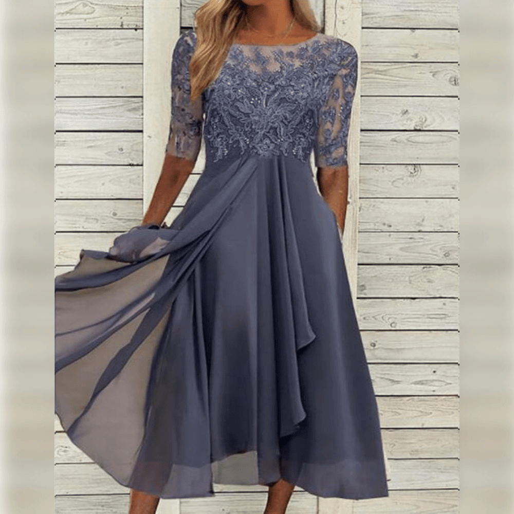 Robe midi en dentelle avec manches 3/4