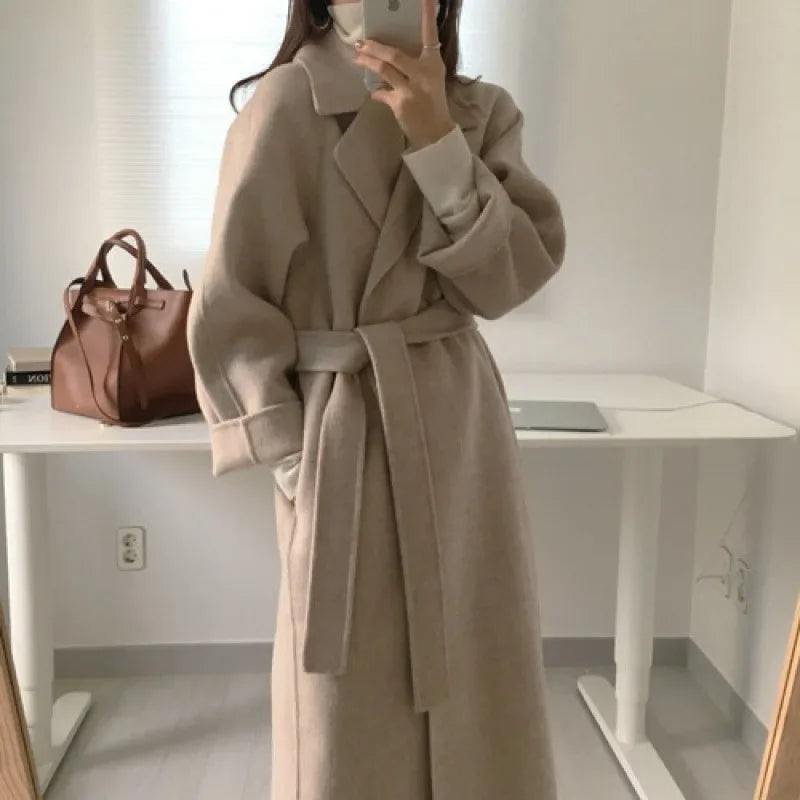 Cappotto invernale lungo da donna con cintura, oversize | Elegante