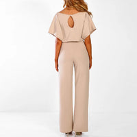 Tuta elegante da donna con cintura e gamba larga