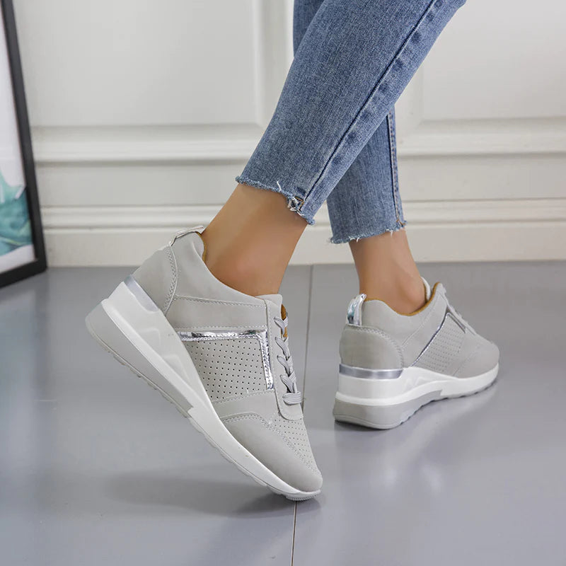 Sneakers ortopediche da donna con zeppa e lacci