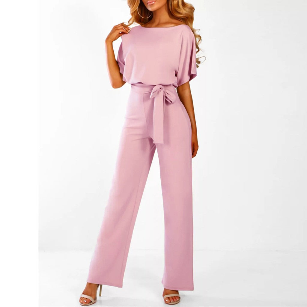 Tuta elegante da donna con cintura e gamba larga