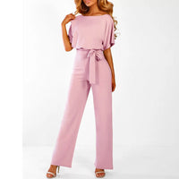 Tuta elegante da donna con cintura e gamba larga