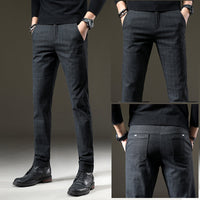 Pantaloni eleganți bărbătești în carouri