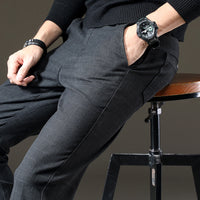 Pantaloni eleganți bărbătești în carouri