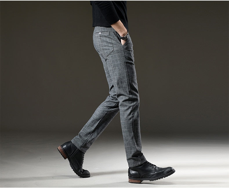 Pantaloni eleganți bărbătești în carouri