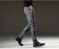 Pantaloni eleganți bărbătești în carouri