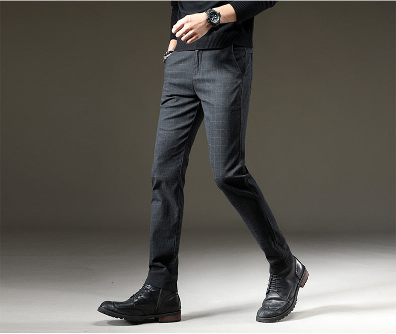 Pantaloni eleganți bărbătești în carouri
